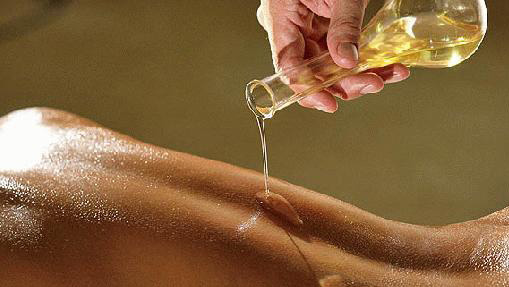 Olio di argan usato per il massaggio